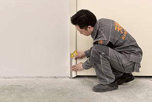 檢查門套預留高度，切割門套